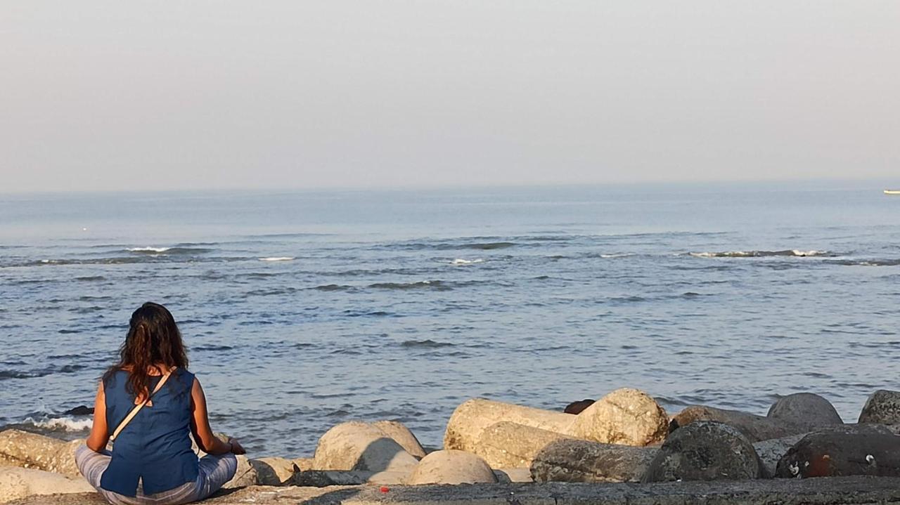 Apartment Cozy Private Ac Studio By The Sea Bandstand Bandra W Nr Taj Lands End *