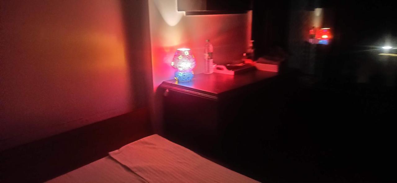 Apartment Cozy Private Ac Studio By The Sea Bandstand Bandra W Nr Taj Lands End Mumbai