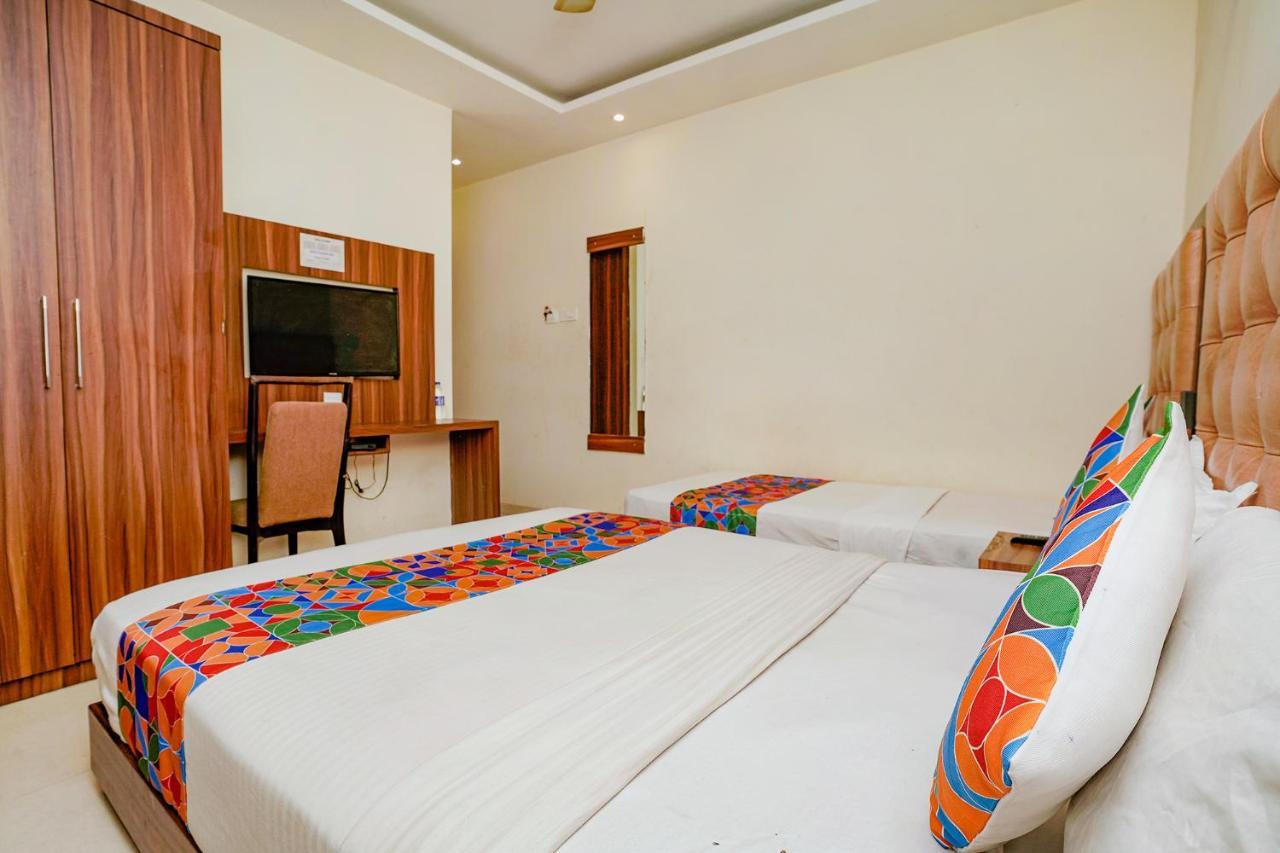 Fabexpress Emerald Hotel