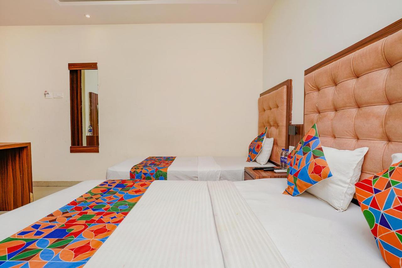 Hotel Fabexpress Emerald