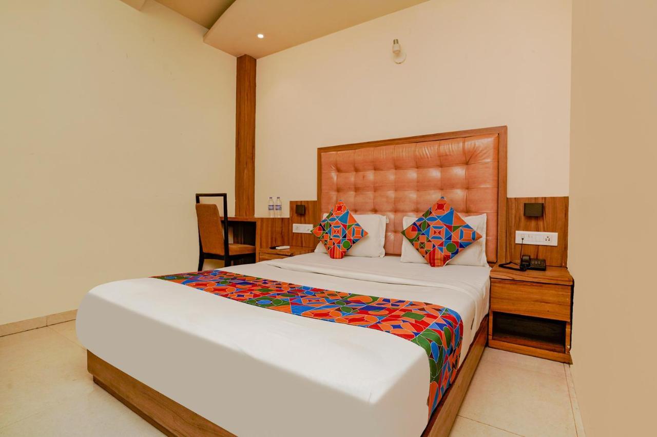 Hotel Fabexpress Emerald 3*