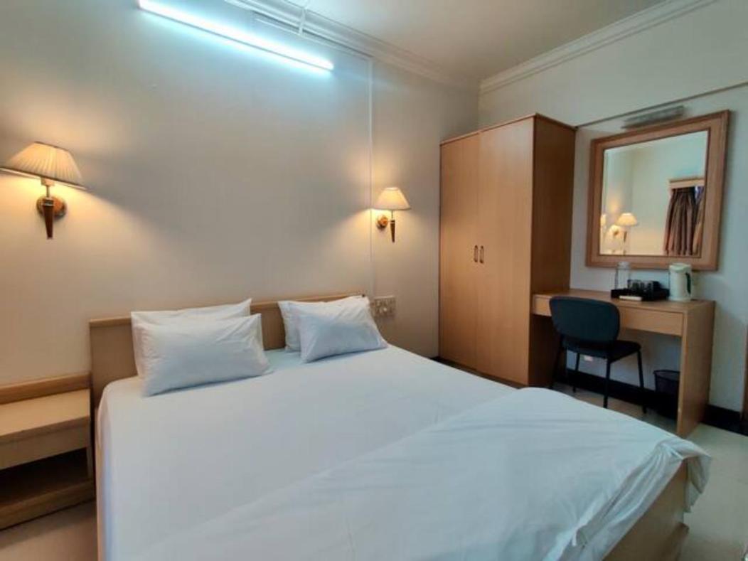 Apartment 2 Bhk Cozy W/ Netflix And Wifi In Bandra Mumbai