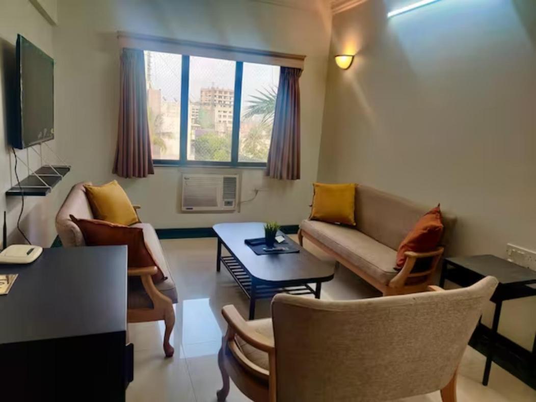 2 Bhk Cozy W/ Netflix And Wifi In Bandra Apartment Mumbai