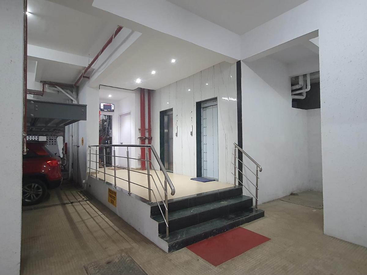 Osi Khar West * Mumbai