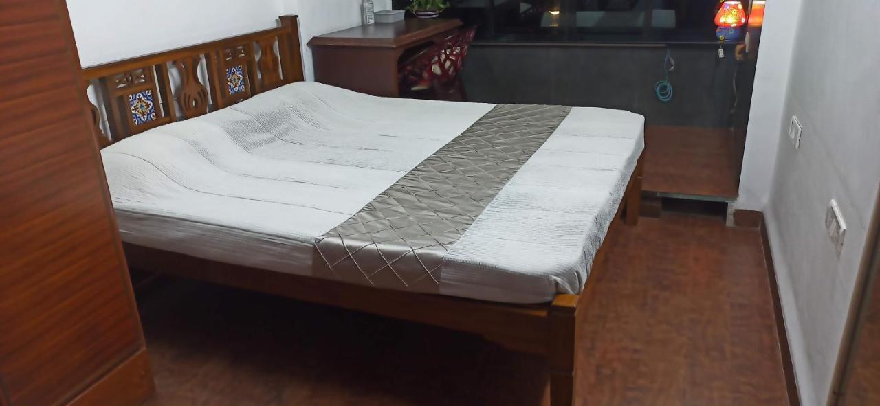 Cozy Private Ac Studio By The Sea Bandstand Bandra W Nr Taj Lands End Apartment Mumbai
