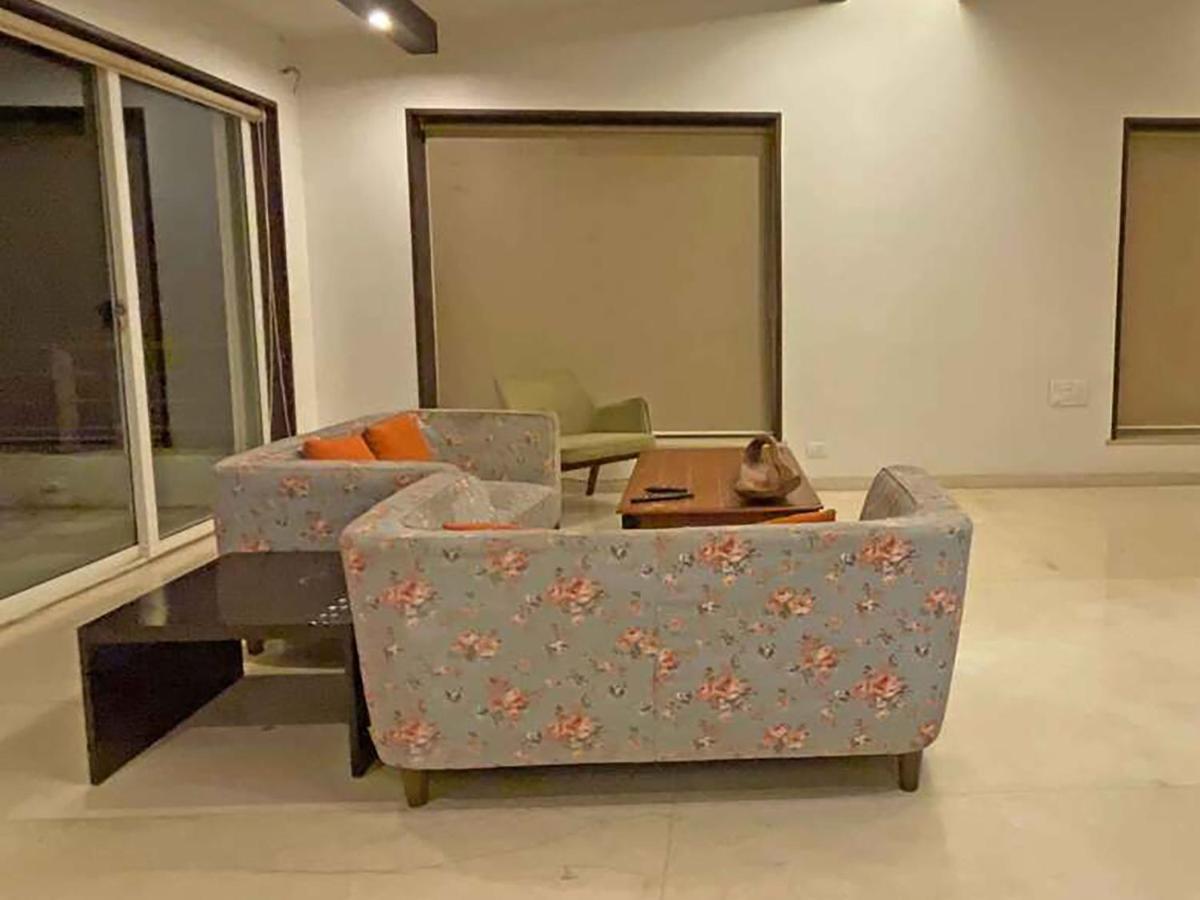 Oceanfront 4 Bed Private Pool Gorai Near Holiday home Mumbai