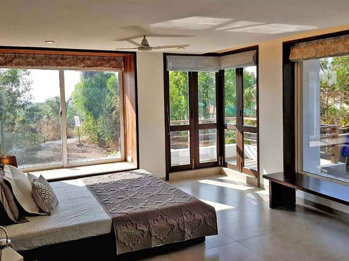 Oceanfront 4 Bed Private Pool Gorai Near Mumbai