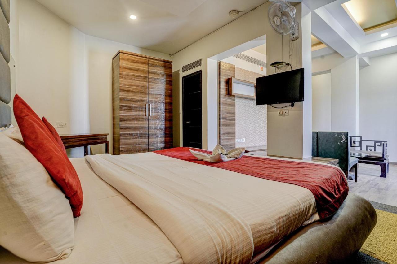 Hotel R R Suites - Near Lodha Xperia Mall 3*