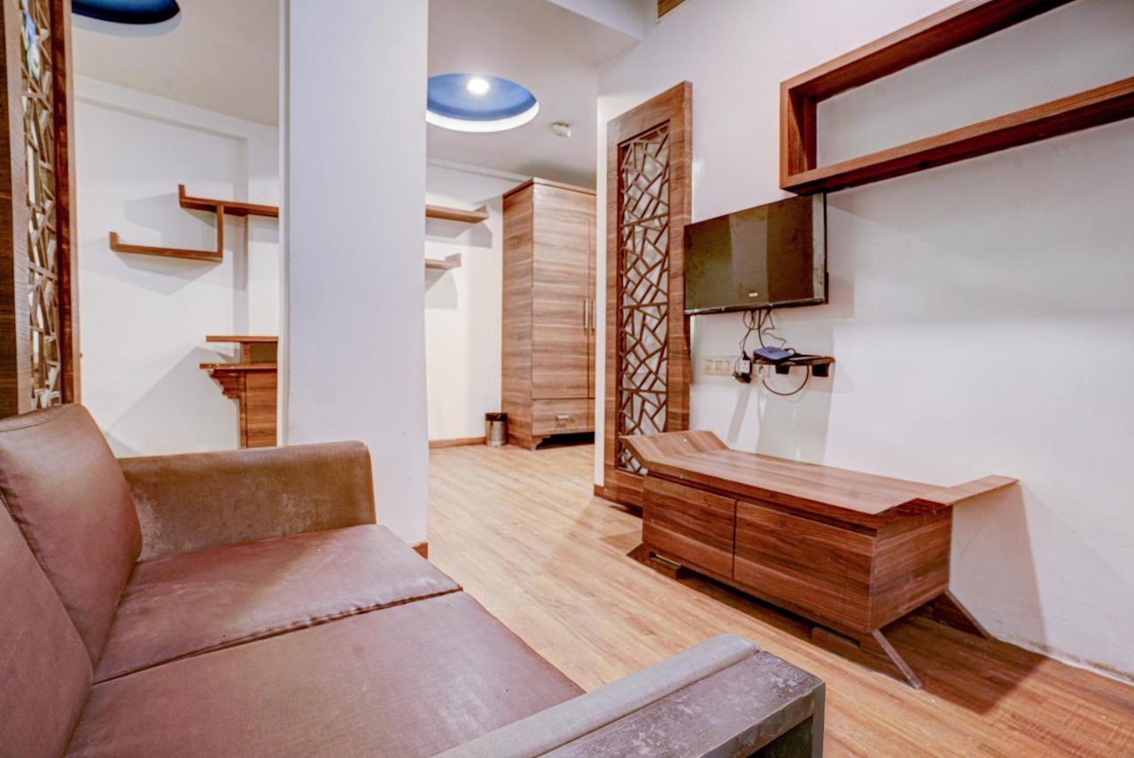 R R Suites - Near Lodha Xperia Mall Hotel 3*
