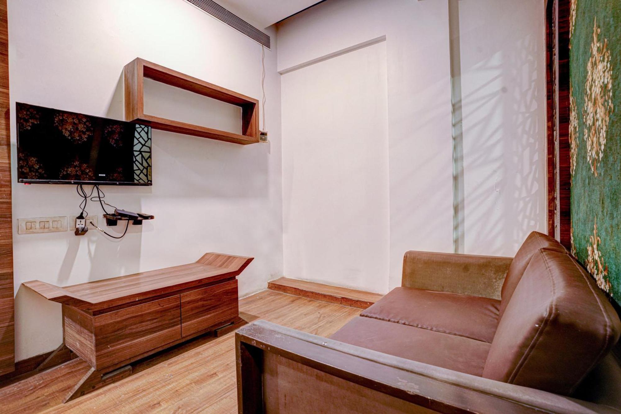 Hotel R R Suites - Near Lodha Xperia Mall
