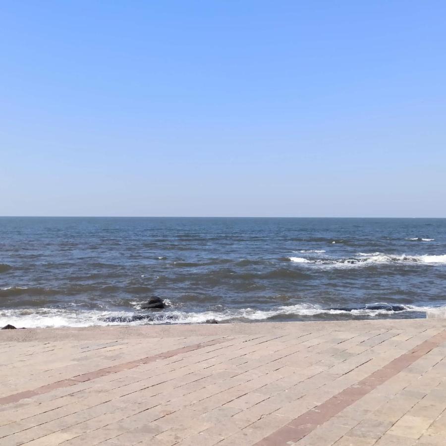 Homestay Seaview Bandra W Bandstand Nr Taj Women Only *