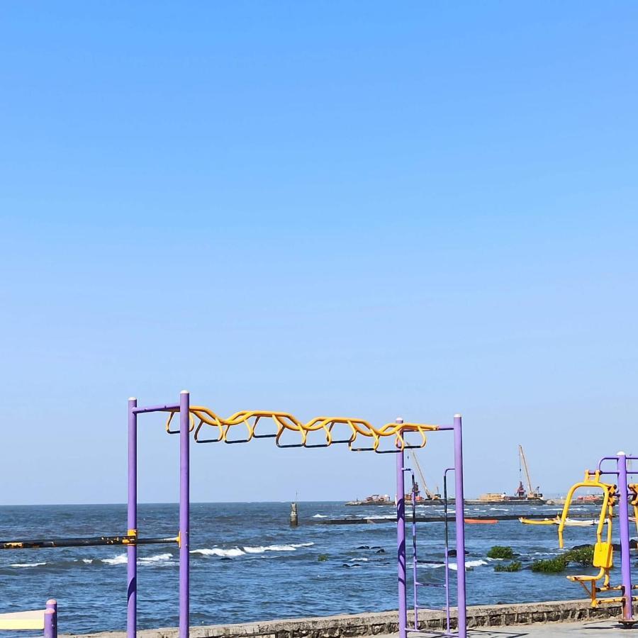 Seaview Bandra W Bandstand Nr Taj Women Only Mumbai