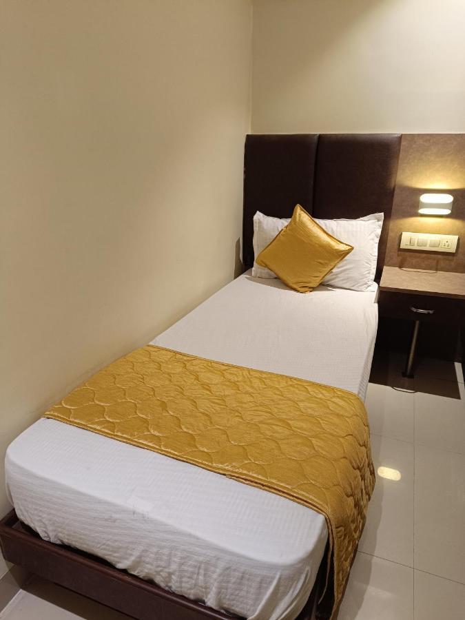 Hotel West Inn-near International Airport 3*
