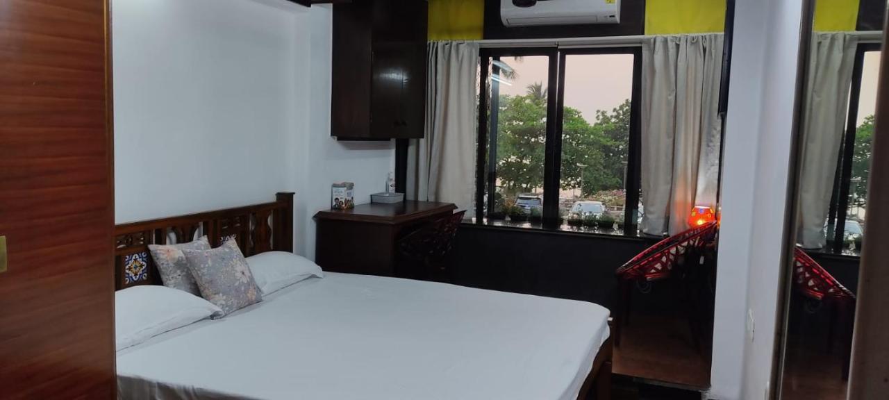 Cozy Private Ac Studio By The Sea Bandstand Bandra W Nr Taj Lands End