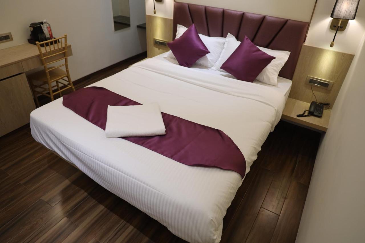 Vishal Hall Inn *