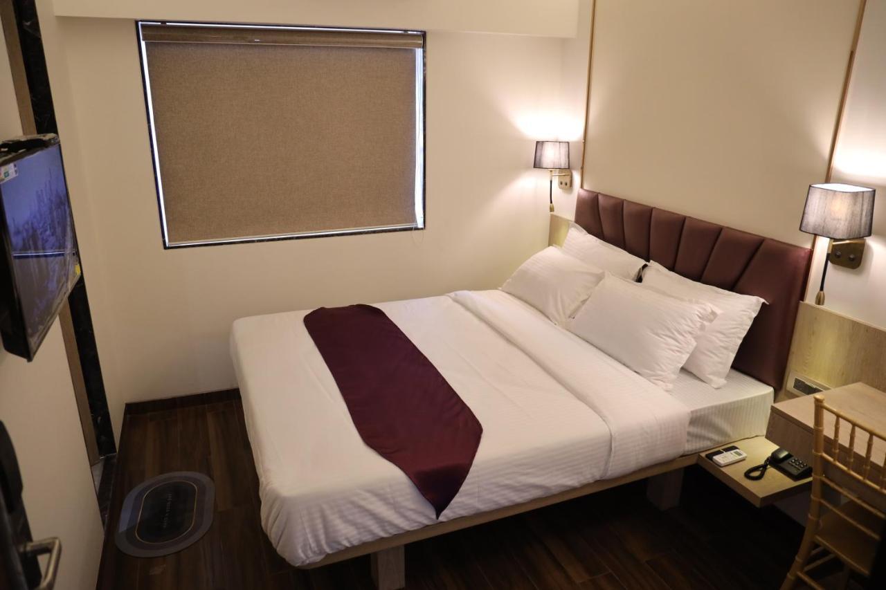 Vishal Hall Inn