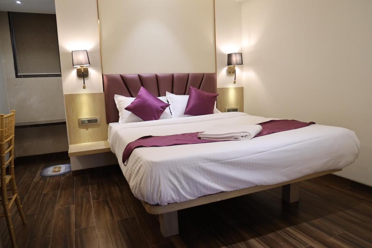 Vishal Hall Inn *