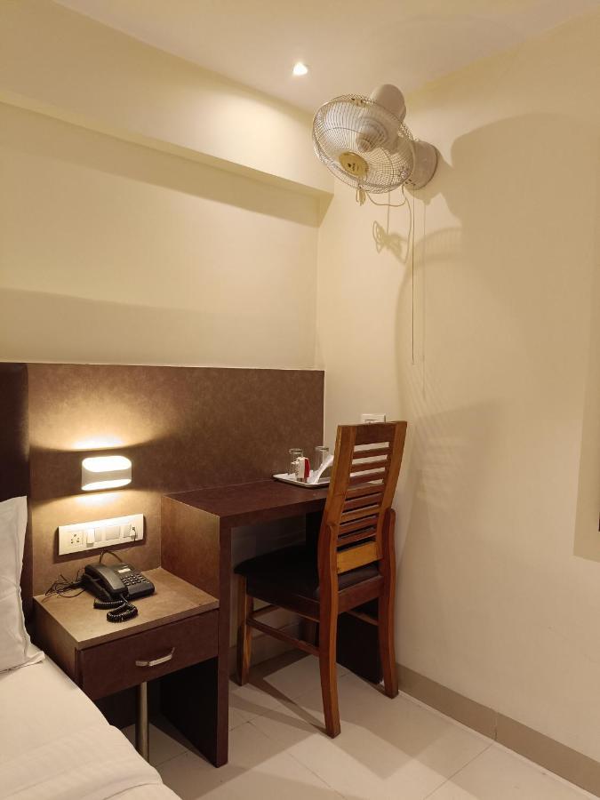 Hotel West Inn-near International Airport