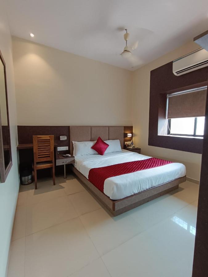 West Inn-near International Airport 3*