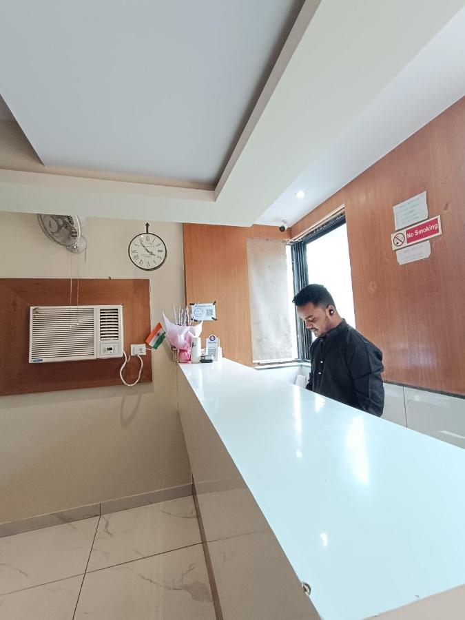 Hotel West Inn-near International Airport