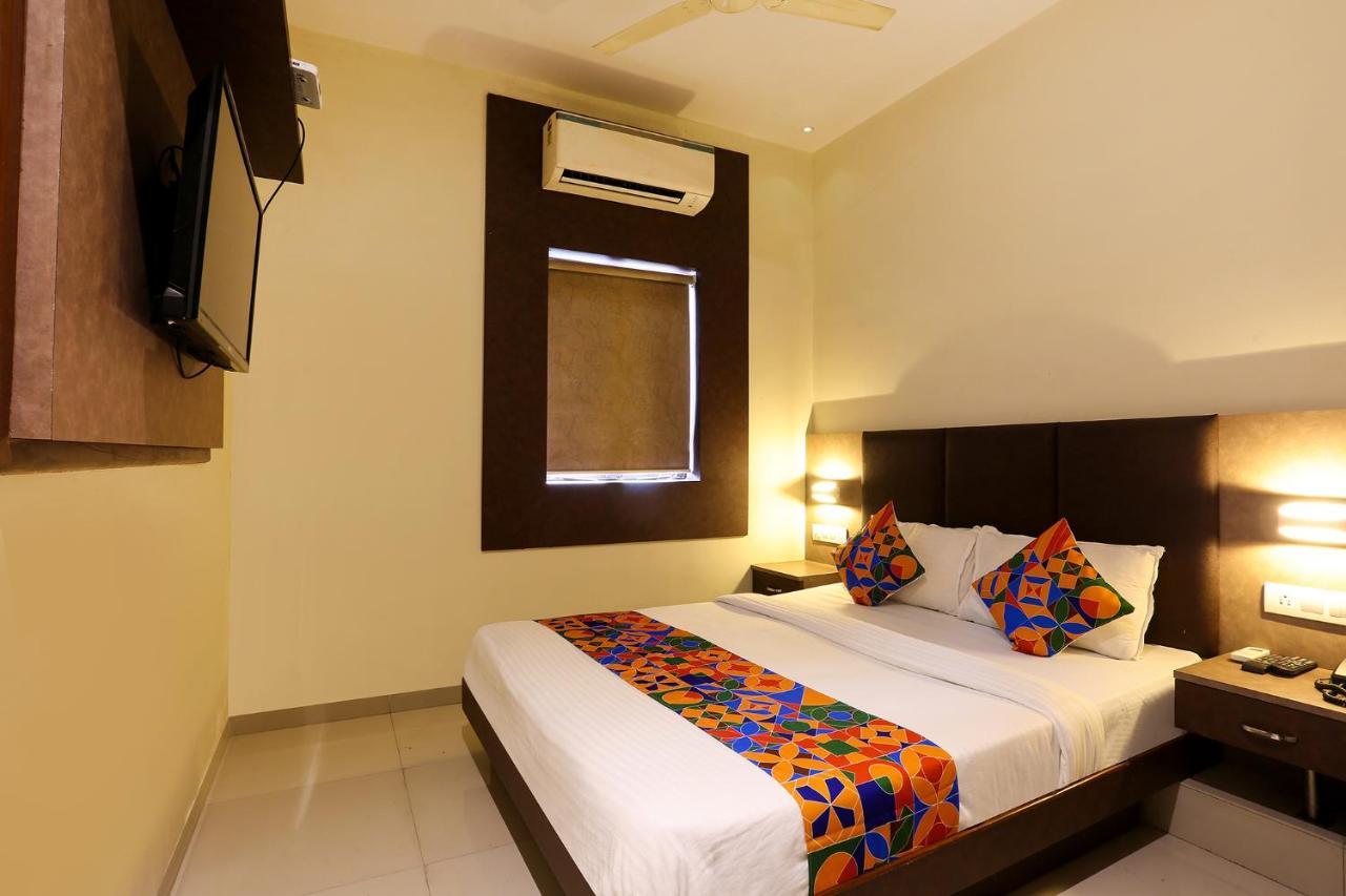 Fabhotel West - Nr International Airport Hotel