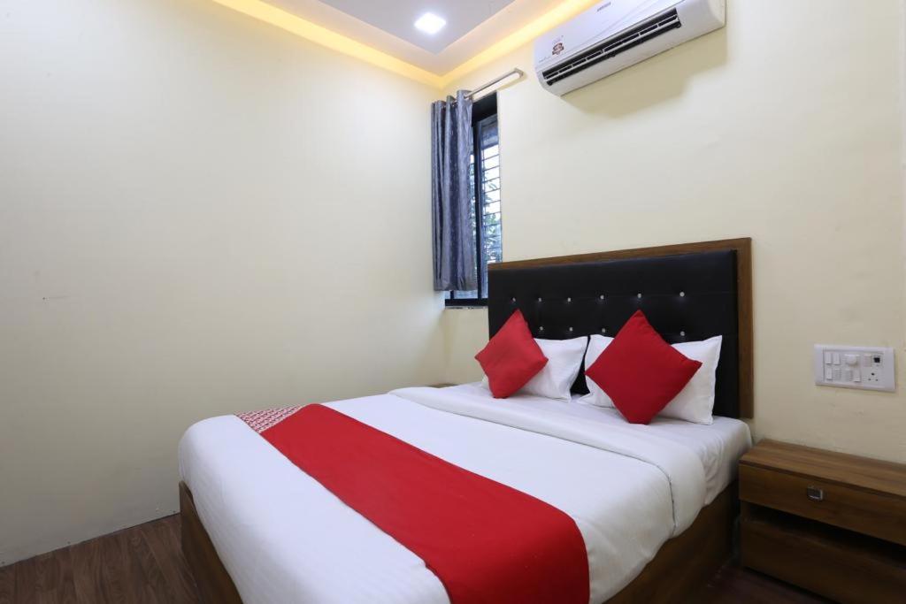 Crown Near Nesco Center-oberoi Mall Goregaon East * Mumbai