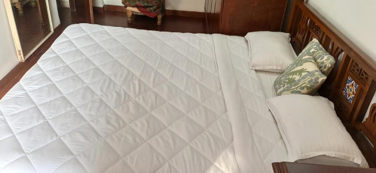 Cozy Private Ac Studio By The Sea Bandstand Bandra W Nr Taj Lands End Mumbai