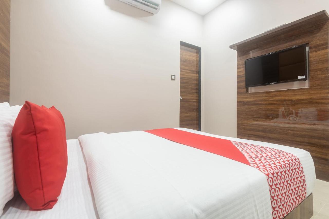 Hotel Super Oyo Blue Executive Near Chhatrapati Shivaji International Airport