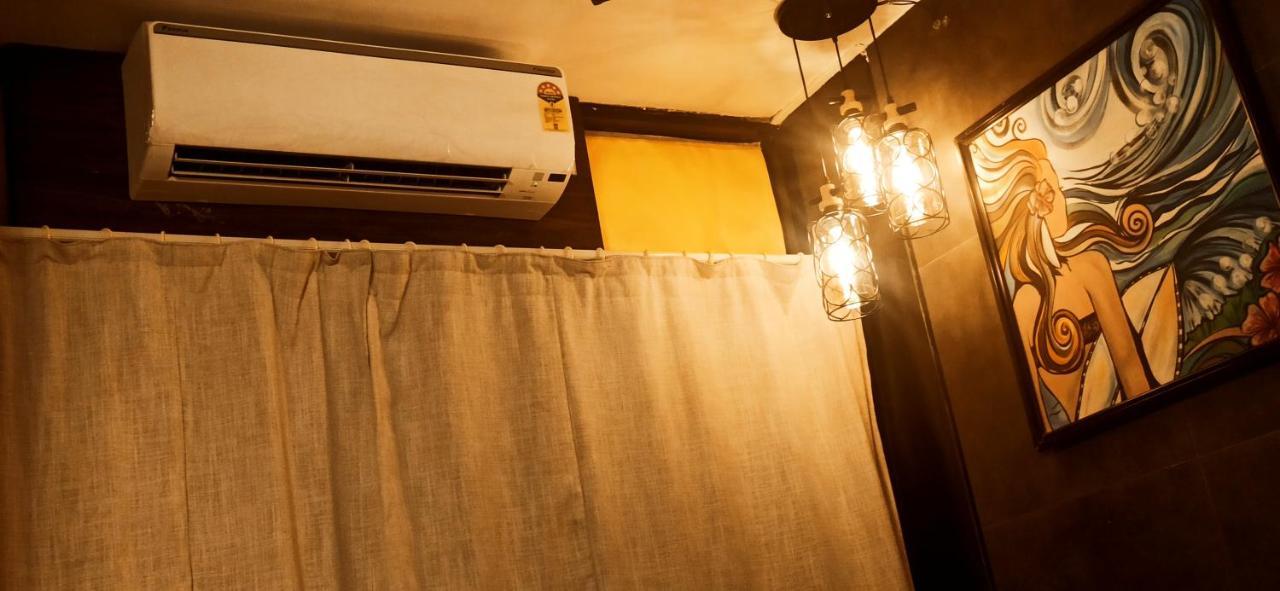 Apartment Cozy Private Ac Studio By The Sea Bandstand Bandra W Nr Taj Lands End Mumbai