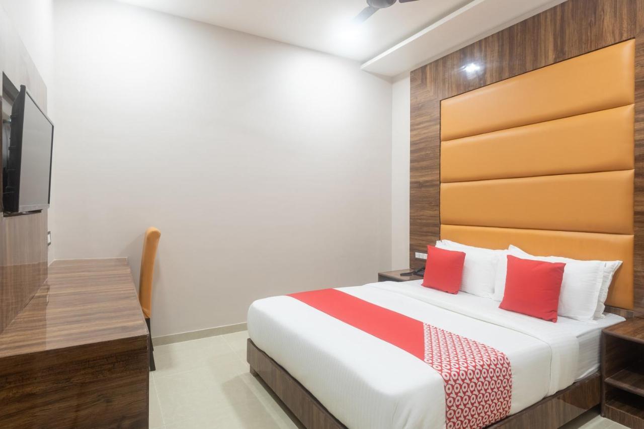 Super Oyo Blue Executive Near Chhatrapati Shivaji International Airport 3*