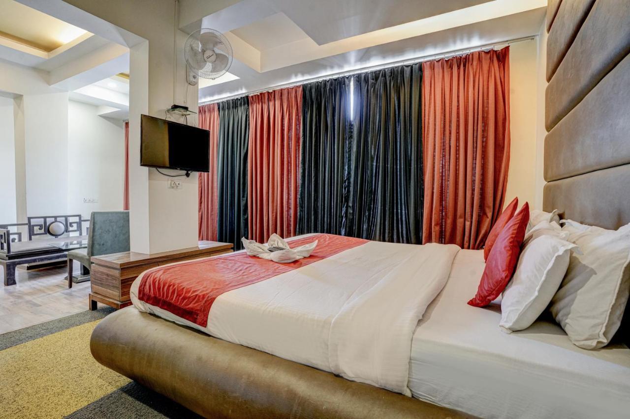 R R Suites - Near Lodha Xperia Mall 3*