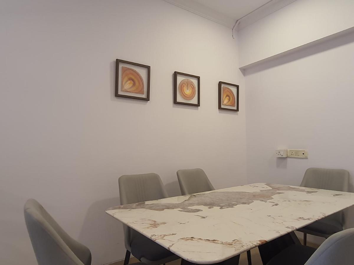 Osi Perry Cross Bandra West Apartment *