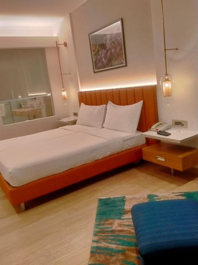 Mirage Hotel, International Airport 4*
