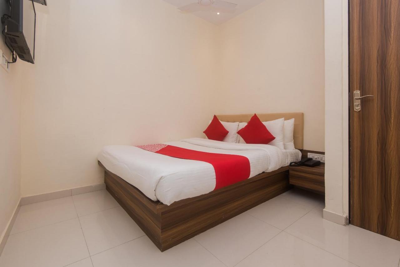 Oyo Flagship 23259 Galaxy 3* Mumbai