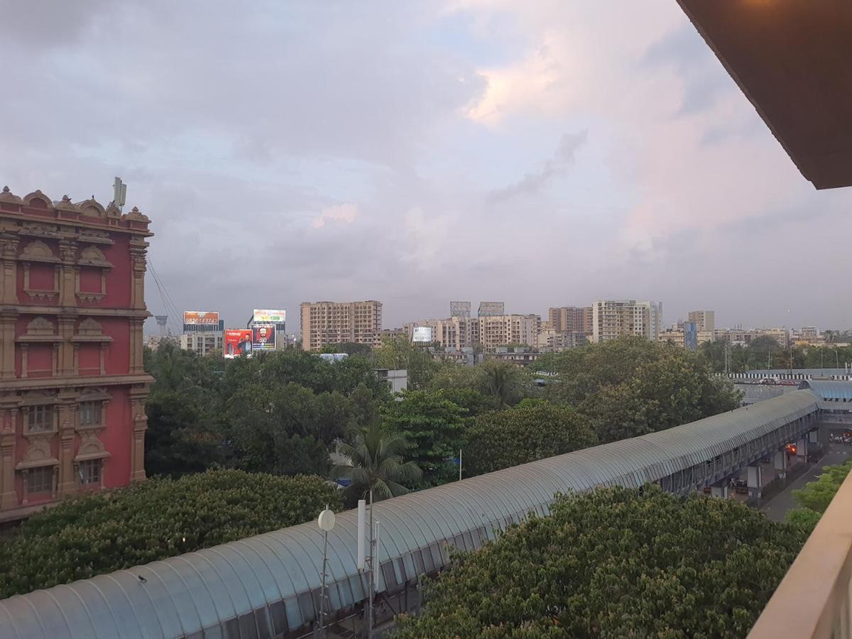 Osi Santacruz Mumbai