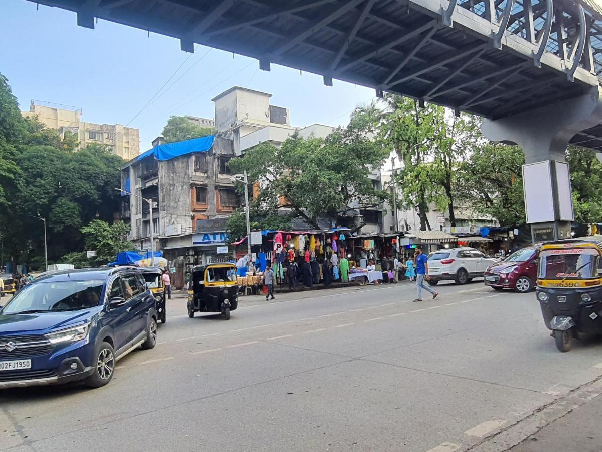 Osi Santacruz * Mumbai
