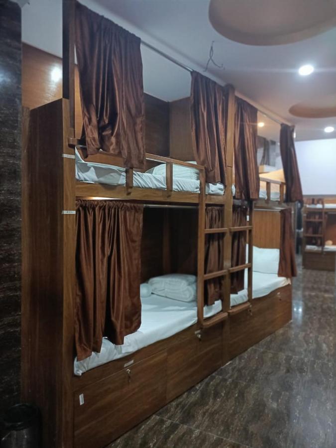 Crystalinn And Mumbai