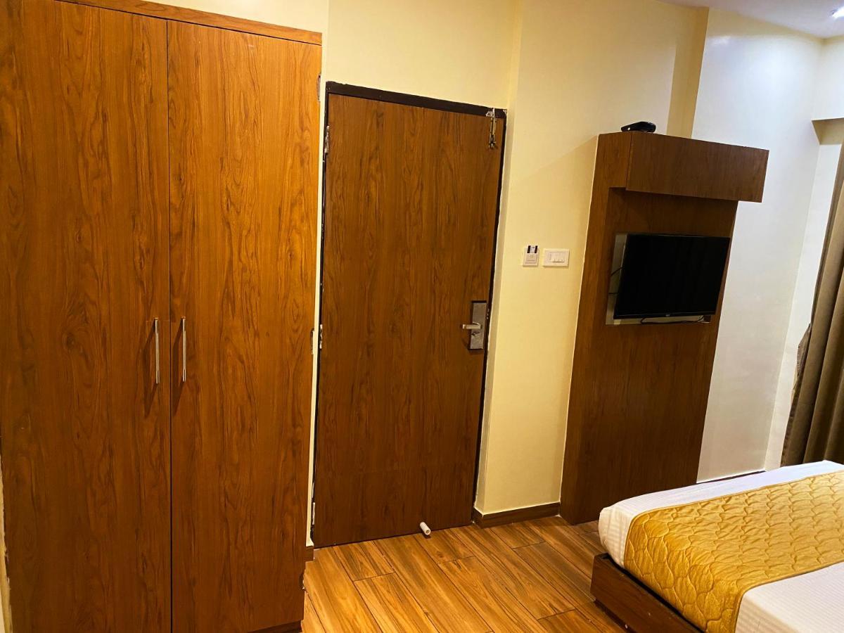 Pearl's Bkc Inn- Near Trade Centre, Visa Consulate Mumbai