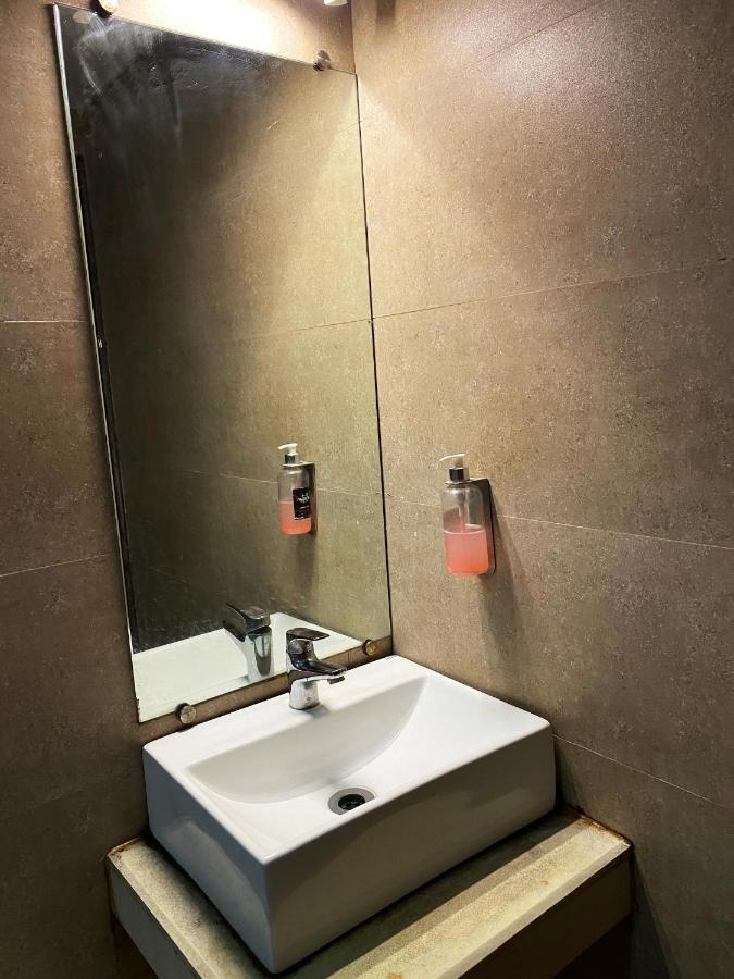 Pearl's Bkc Inn- Near Trade Centre, Visa Consulate Hotel