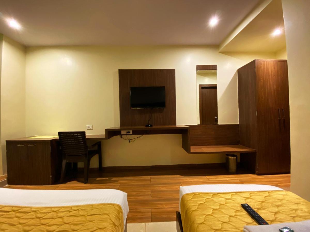 Pearl's Bkc Inn- Near Trade Centre, Visa Consulate Mumbai