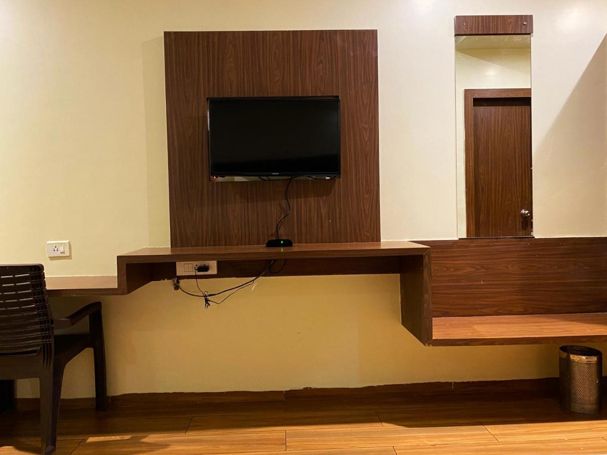 Pearl's Bkc Inn- Near Trade Centre, Visa Consulate Hotel