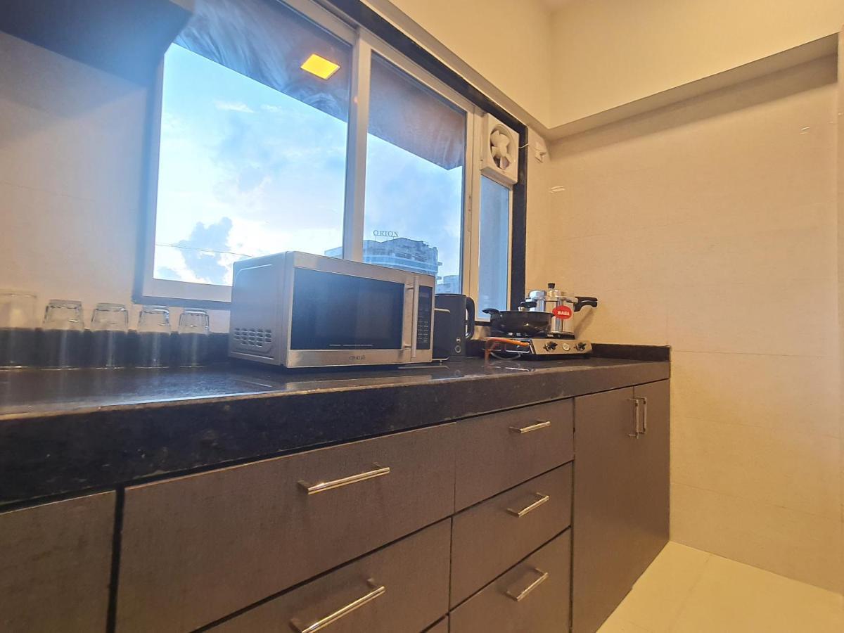 Osi Santacruz * Mumbai