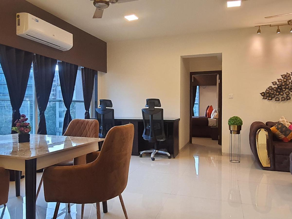 Osi Santacruz * Mumbai