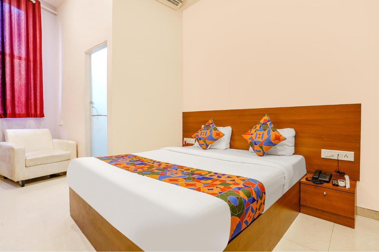 Fabexpress Nirvana Grace Hotel