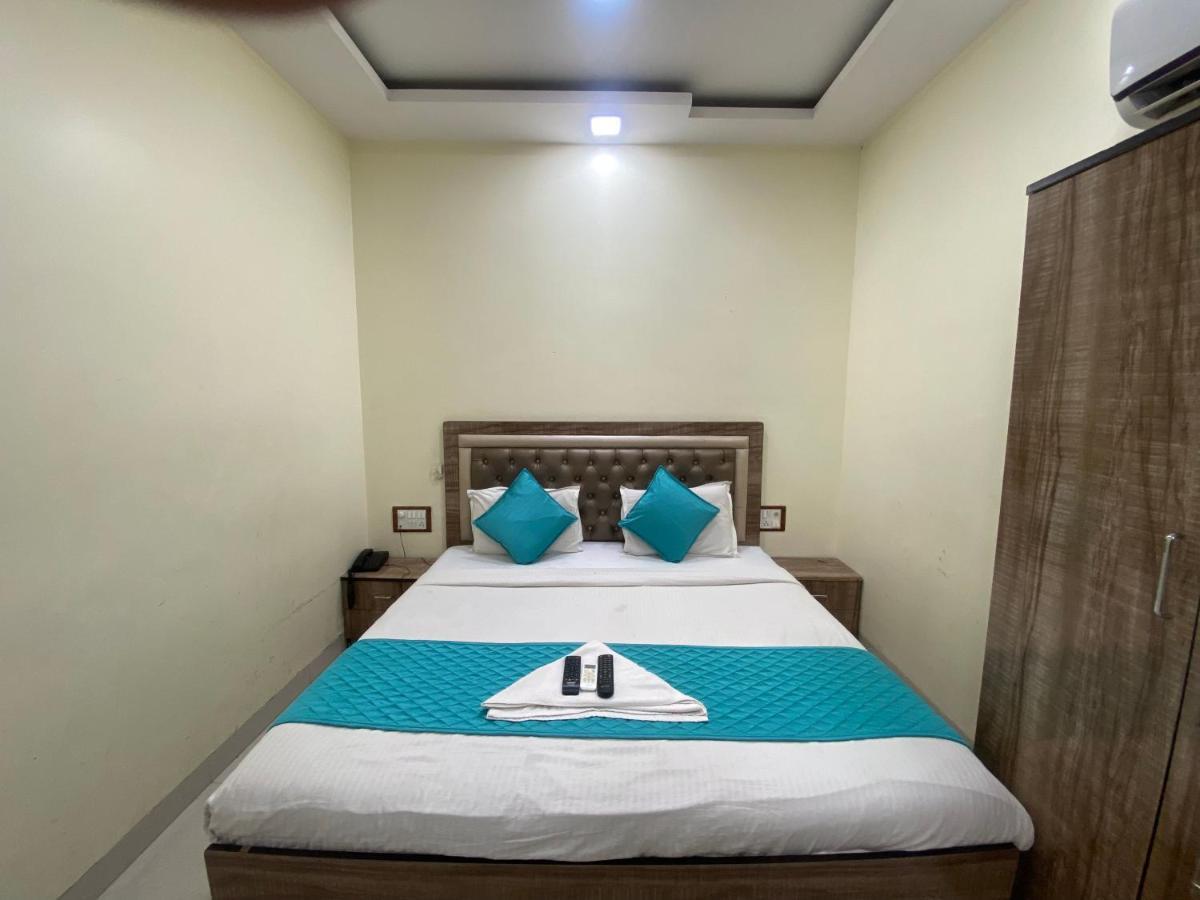 Apsara- Near J J Hospital Hotel