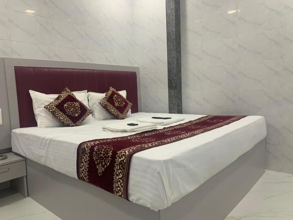 Sai Plaza, Chembur 2*