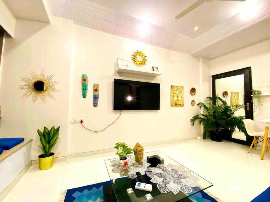 Apartment Arora Bhavan 1bhk-1b, Khar West By Connekt Homes