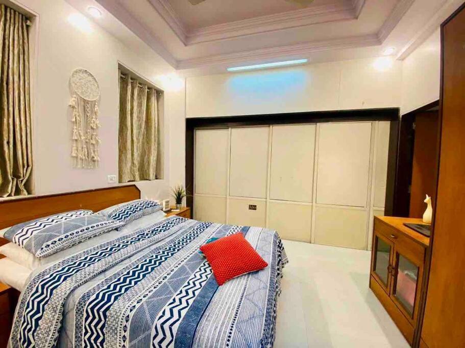 Arora Bhavan 1bhk-1b, Khar West By Connekt Homes *
