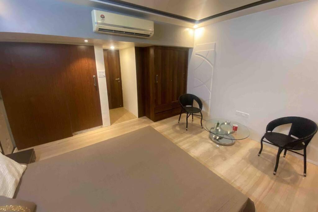 Apartment Bandra's Prime Luxurious 2 Bhk *