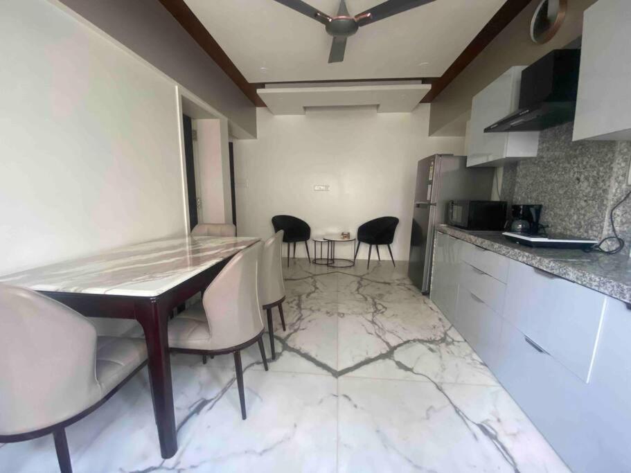 Bandra's Prime Luxurious 2 Bhk Apartment *